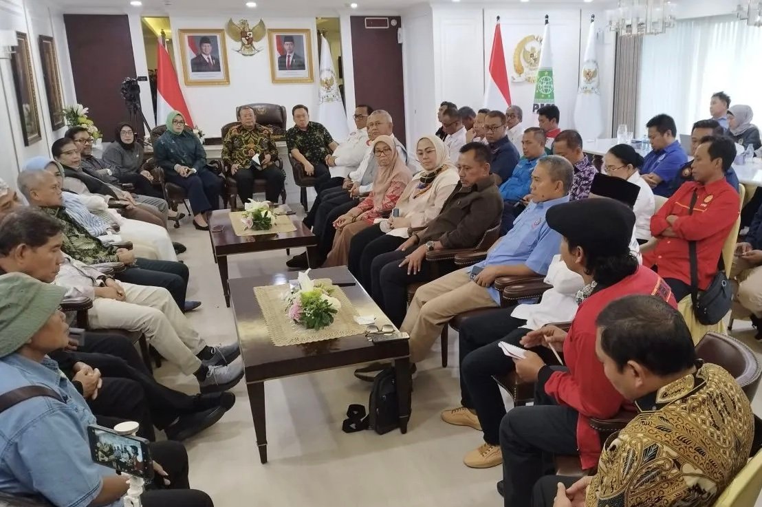 Koalisi Buruh Resmi Serahkan Draf RUU Ketenagakerjaan kepada Pimpinan DPR
