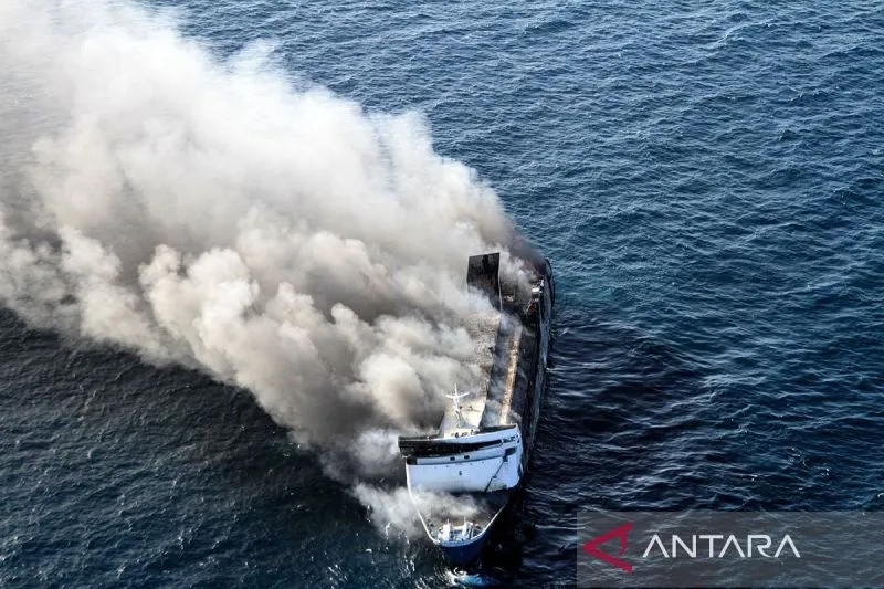 KMP Mutiara Sentosa II Terbakar di Perairan Sumenep, Lima Orang Tewas KMP Mutiara Sentosa II Terbakar di Perairan Sumenep, Lima Orang Tewas
