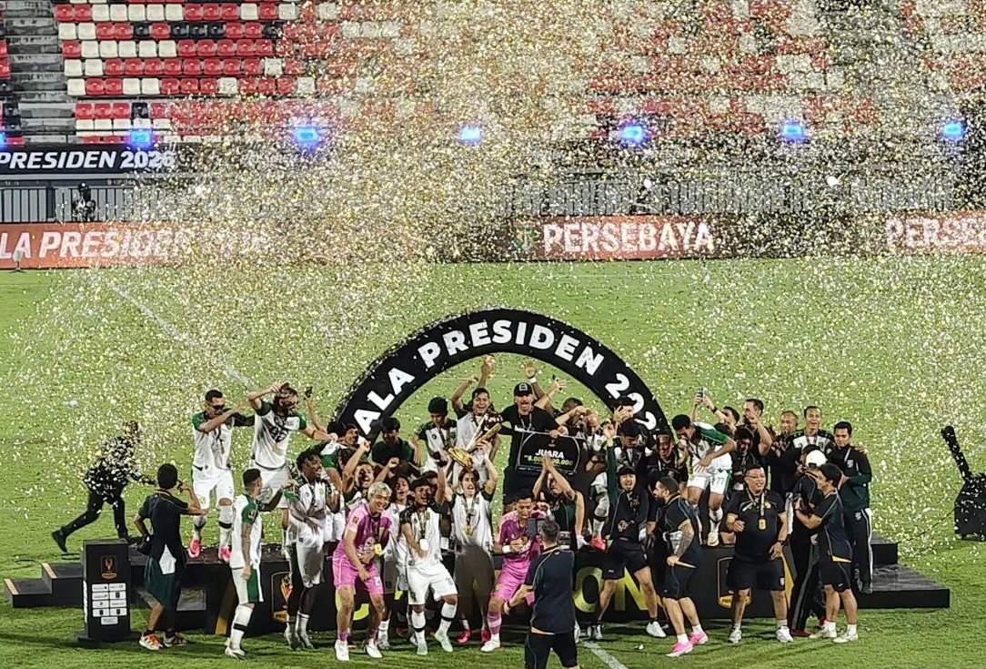 Persebaya Juara Piala Presiden 2026 Usai Kalahkan Persib Lewat Adu Penalti Persebaya Juara Piala Presiden 2026 Usai Kalahkan Persib Lewat Adu Penalti