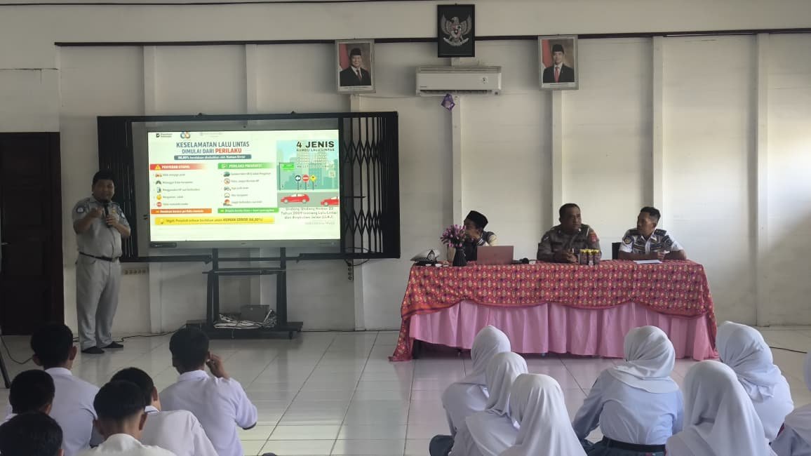 Jasa Raharja Kalteng Edukasi Pelajar SMA Negeri 1 Kuala Pembuang Melalui Program PPKL Jasa Raharja Kalteng Edukasi Pelajar SMA Negeri 1 Kuala Pembuang Melalui Program PPKL