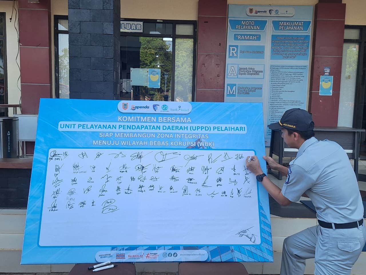Tim Pembina Samsat Pelaihari Perkuat Integritas dan Kualitas Pelayanan Menuju Wilayah Bebas dari Korupsi Tim Pembina Samsat Pelaihari Perkuat Integritas dan Kualitas Pelayanan Menuju Wilayah Bebas dari Korupsi