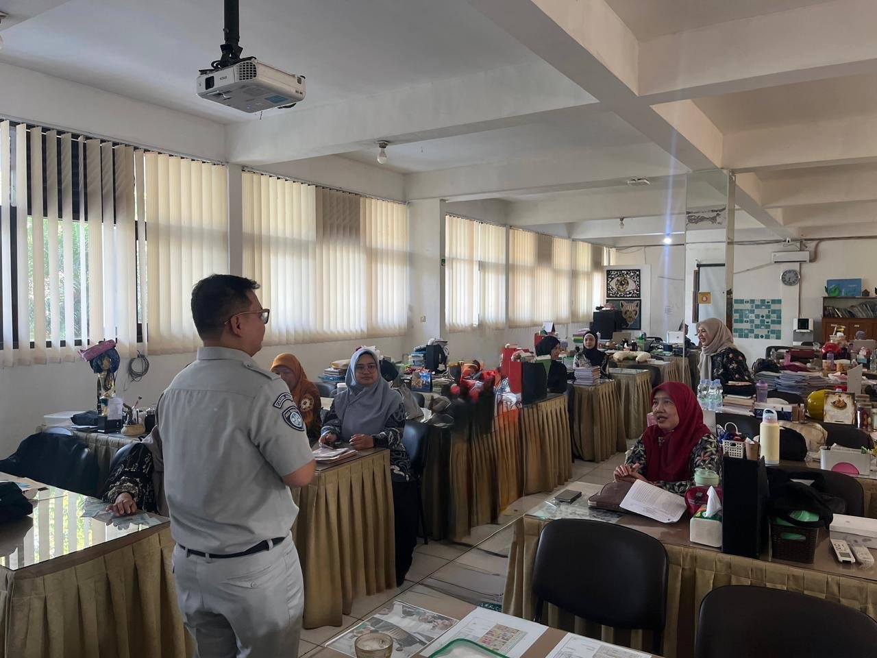 PT Jasa Raharja Jawa Barat Tanamkan Kesadaran Keselamatan Berlalu Lintas melalui Safety Campaign dan PPKL di SMAN 3 Cimahi PT Jasa Raharja Jawa Barat Tanamkan Kesadaran Keselamatan Berlalu Lintas melalui Safety Campaign dan PPKL di SMAN 3 Cimahi