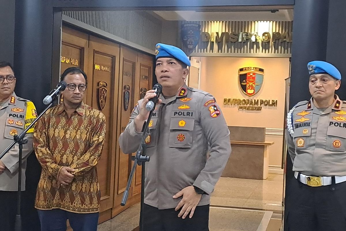 Polri Buka Jalur Cepat: Laporan Warga Langsung Sampai ke Propam Polri Buka Jalur Cepat: Laporan Warga Langsung Sampai ke Propam