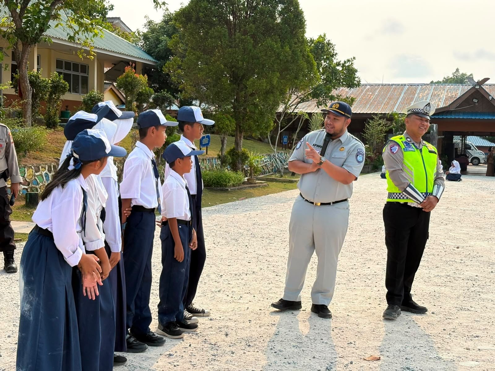 Jasa Raharja Tanjungpinang bersama Unit Kamsel Satlantas Polresta Tanjungpinang menggelar Kegiatan Pengajar Peduli Keselamatan Lalu Lintas (PPKL) di SMPN 7 Tanjungpinang