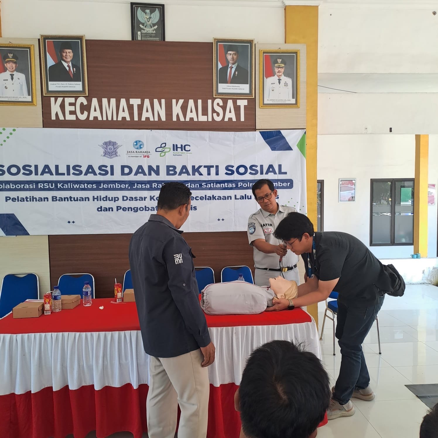 Jasa Raharja Gelar Pengobatan Gratis dan Edukasi PPGD di Kecamatan Kalisat, Dorong Masyarakat Sigap Hadapi Kondisi Darurat Jasa Raharja Gelar Pengobatan Gratis dan Edukasi PPGD di Kecamatan Kalisat, Dorong Masyarakat Sigap Hadapi Kondisi Darurat