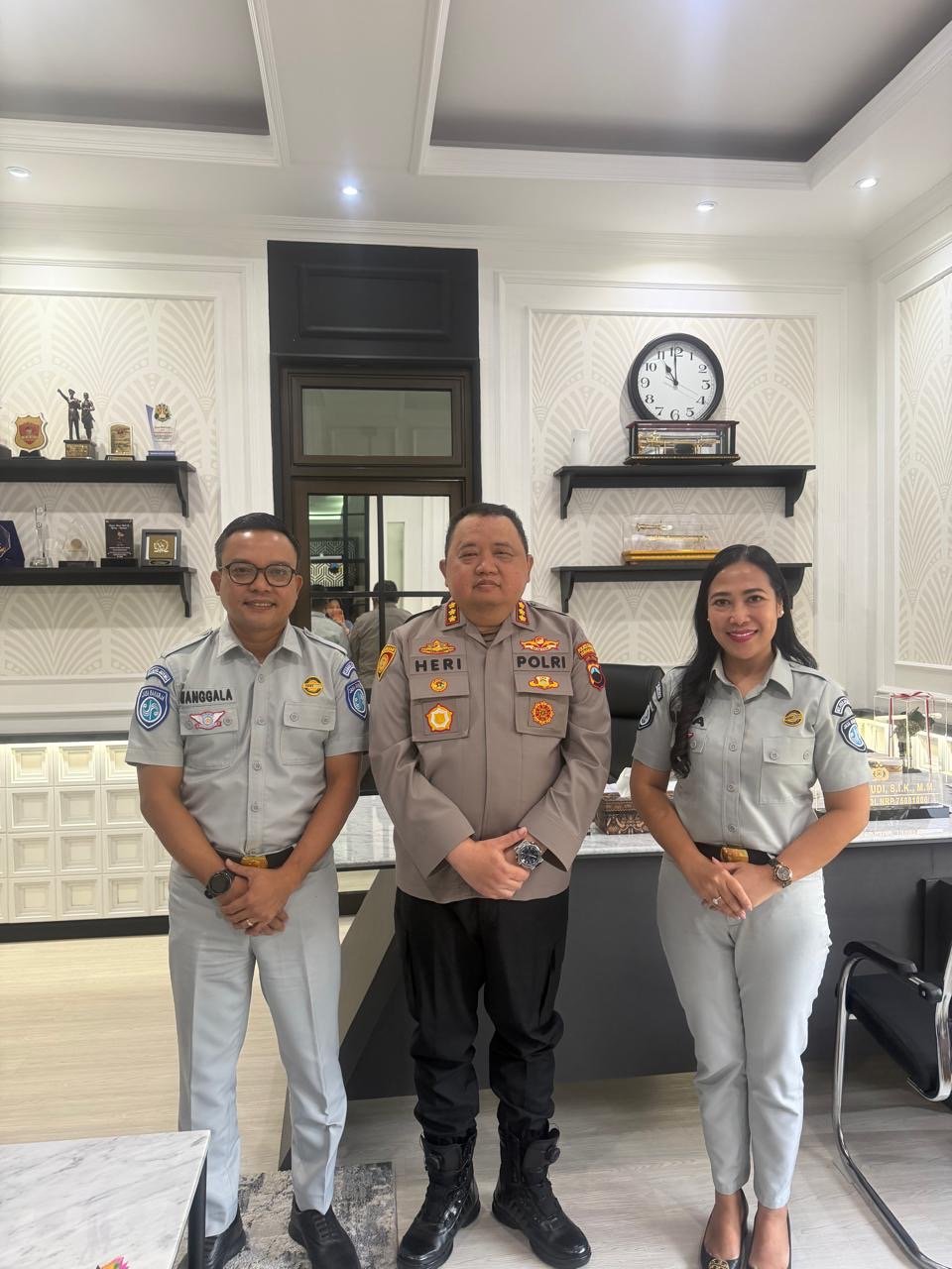 Jasa Raharja Semarang dan Polrestabes Semarang Perkuat Sinergi untuk Tingkatkan Keselamatan Berlalu Lintas Jasa Raharja Semarang dan Polrestabes Semarang Perkuat Sinergi untuk Tingkatkan Keselamatan Berlalu Lintas