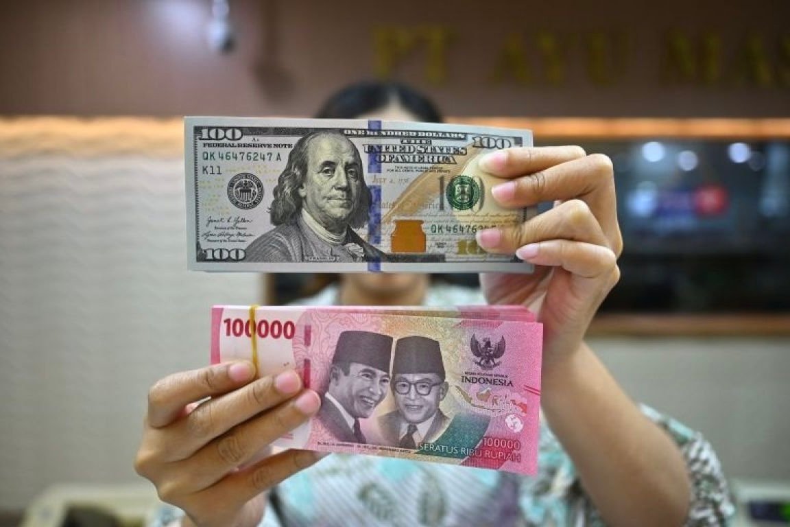 Harga Minyak Turun Tajam, Nilai Tukar Rupiah Ikut Menguat