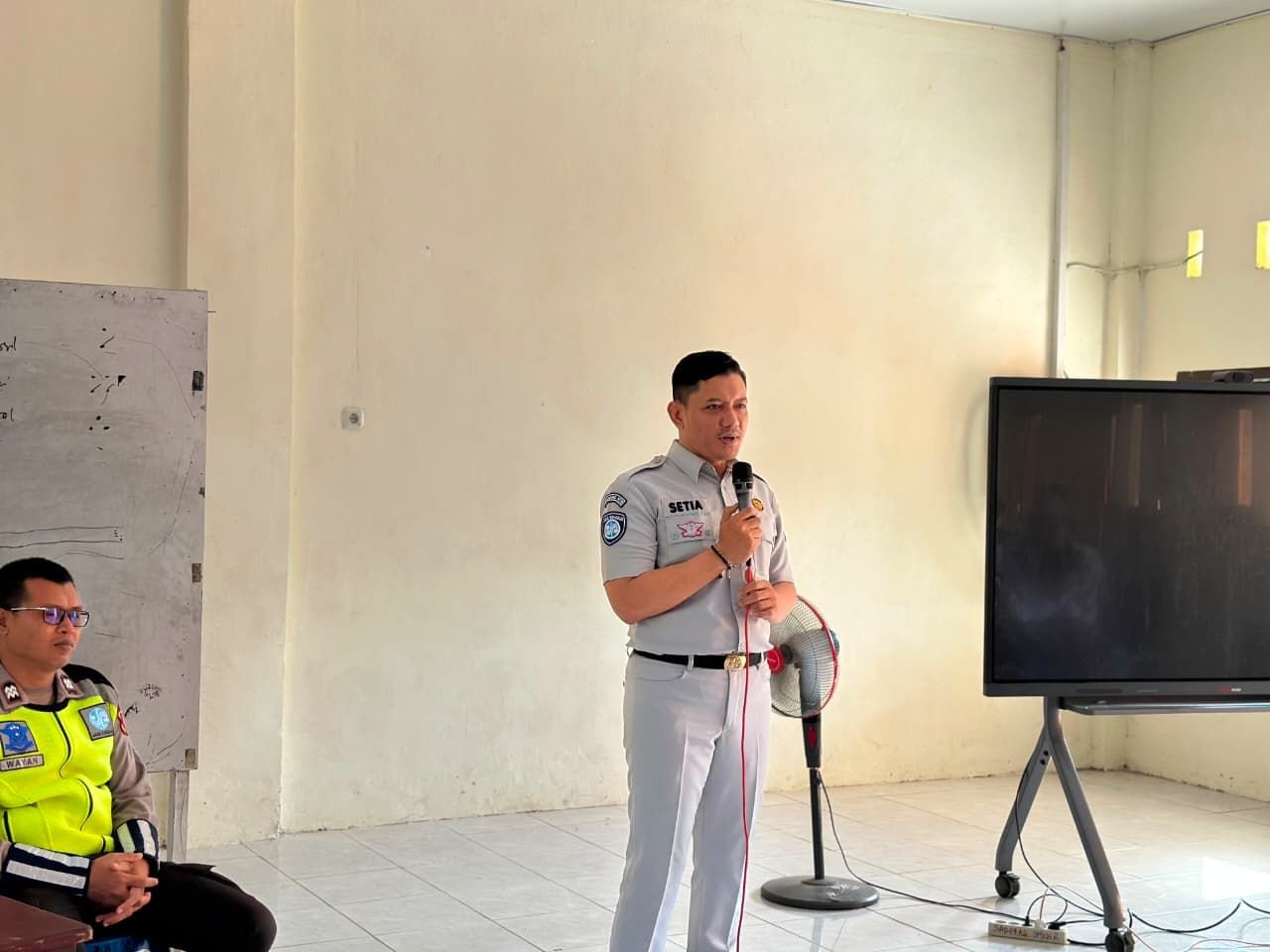Wujudkan Generasi Tertib Berlalu Lintas, Jasa Raharja Hadir di SMKN 2 Dompu Wujudkan Generasi Tertib Berlalu Lintas, Jasa Raharja Hadir di SMKN 2 Dompu