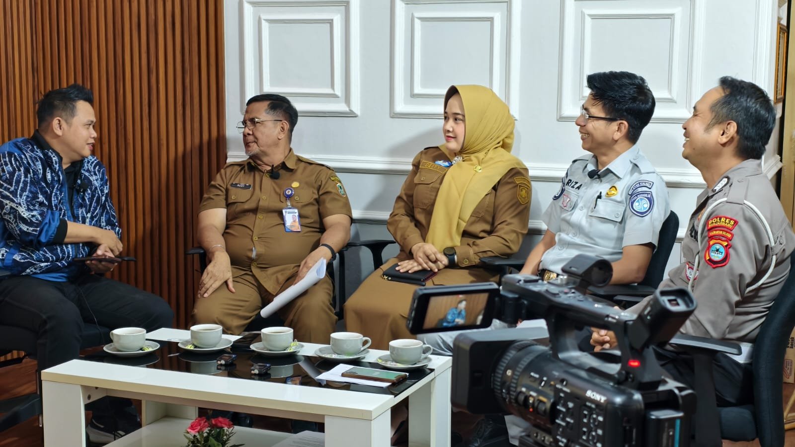 Jasa Raharja Kalsel Edukasi Perlindungan Masyarakat dan Keselamatan Berkendara melalui Podcast Suara Edukasi Banua Jasa Raharja Kalsel Edukasi Perlindungan Masyarakat dan Keselamatan Berkendara melalui Podcast Suara Edukasi Banua