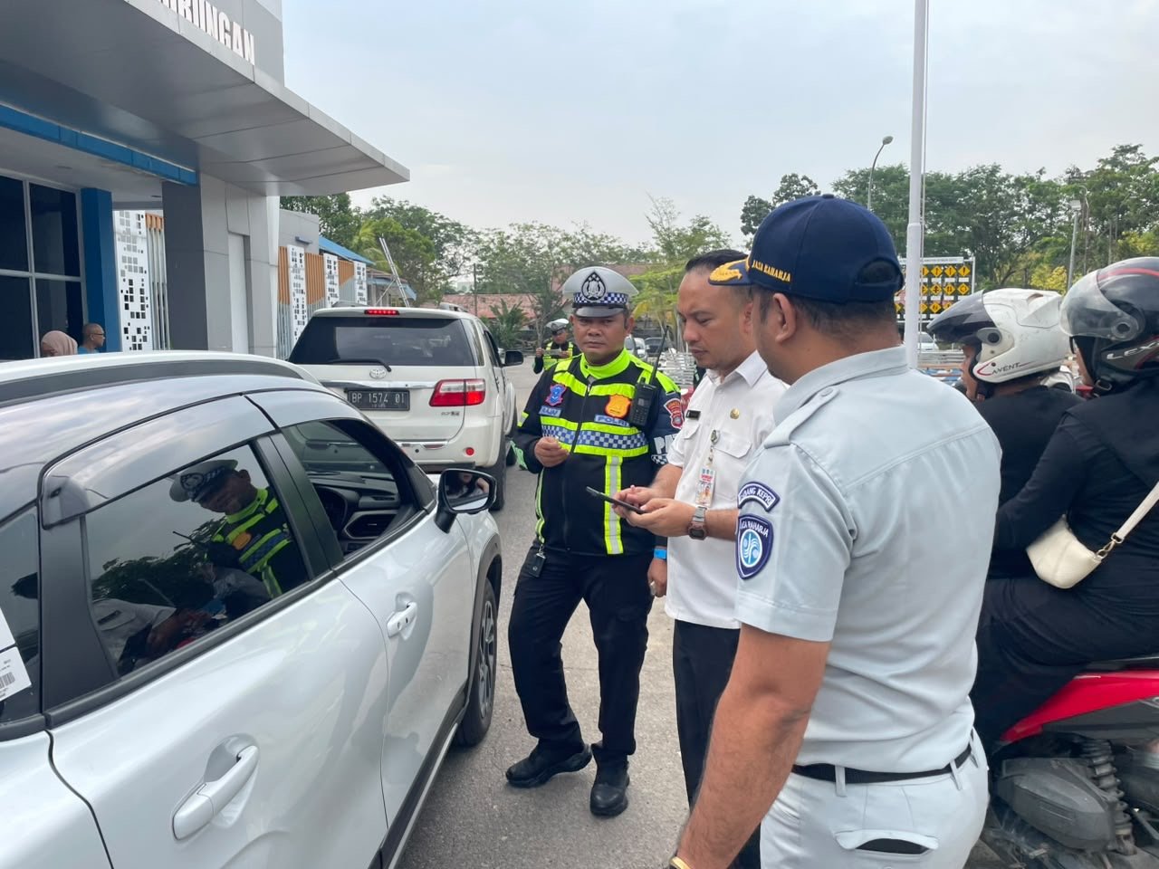 Jasa Raharja Kepri Perkuat Sinergi Lintas Instansi dalam Mendorong Kepatuhan Pajak Kendaraan Bermotor di Kota Batam Jasa Raharja Kepri Perkuat Sinergi Lintas Instansi dalam Mendorong Kepatuhan Pajak Kendaraan Bermotor di Kota Batam