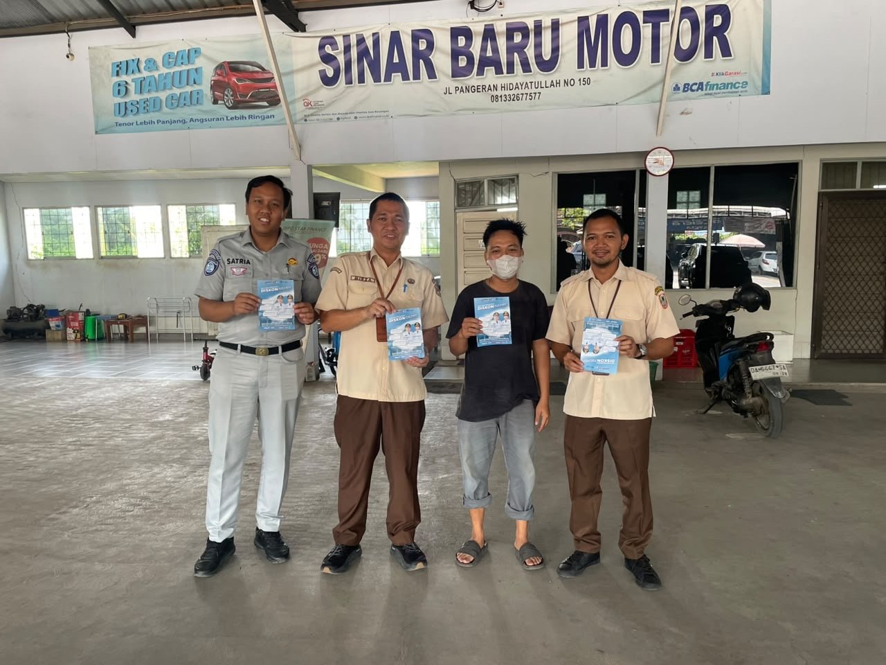 Tim Pembina Samsat Banjarmasin I Sasar Dealer Mobil, Perluas Informasi Relaksasi Pajak 2026 Tim Pembina Samsat Banjarmasin I Sasar Dealer Mobil, Perluas Informasi Relaksasi Pajak 2026