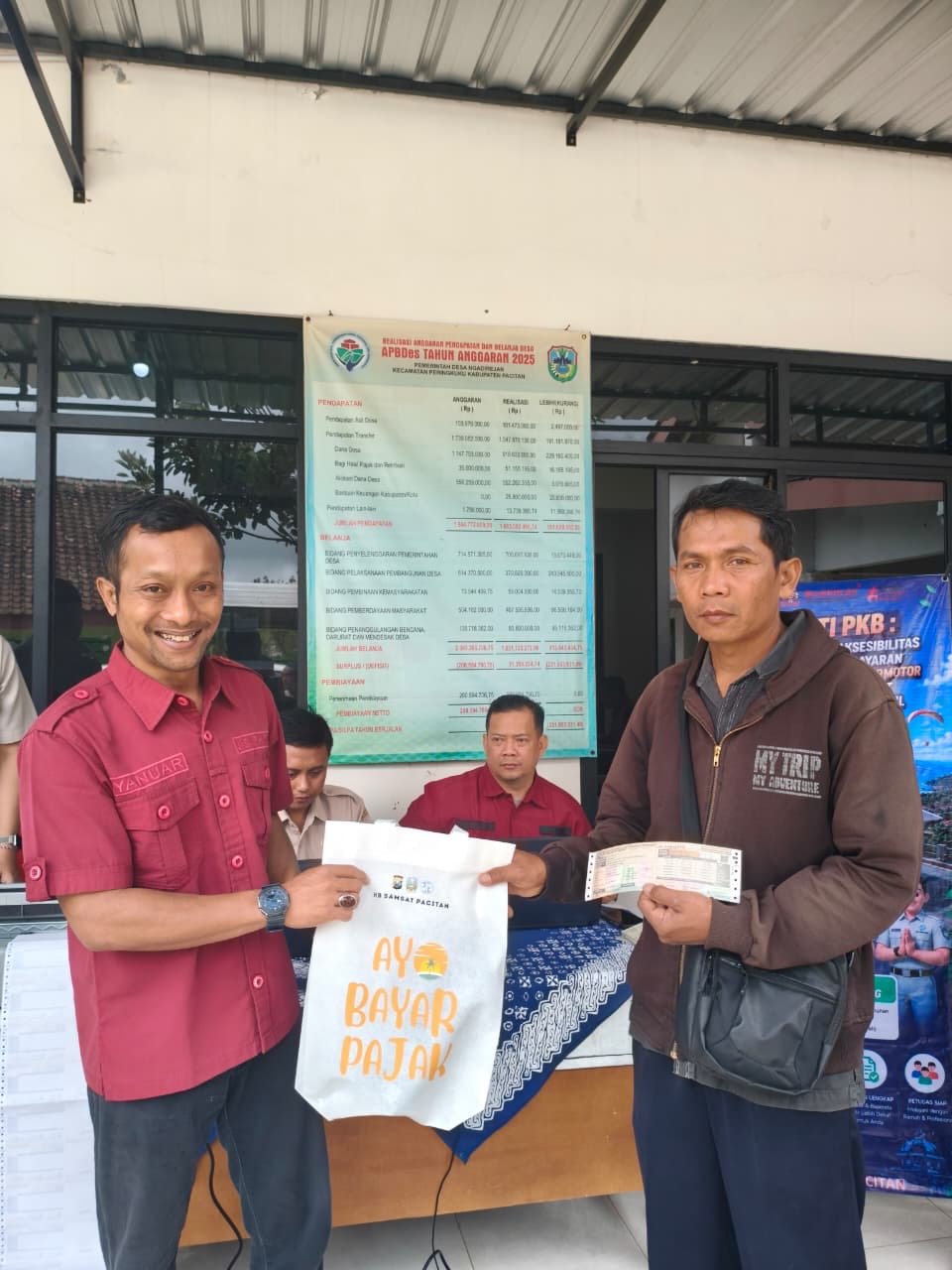 Layanan PASTI PKB Jasa Raharja Bersama Tim Pembina Samsat Pacitan Jemput Bola di Desa Ngadirejan Layanan PASTI PKB Jasa Raharja Bersama Tim Pembina Samsat Pacitan Jemput Bola di Desa Ngadirejan