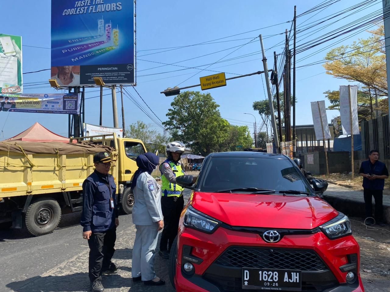 Samsat Rancaekek Gelar Operasi Gabungan di Thee Matic Majalaya Samsat Rancaekek Gelar Operasi Gabungan di Thee Matic Majalaya