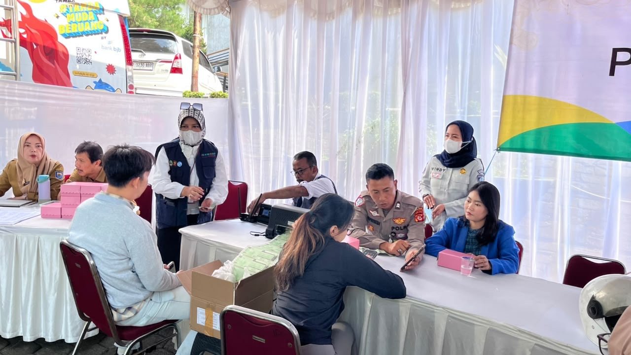 Berikan Kemudahan dan Keuntungan Bagi Wajib Pajak, Kolaborasi Jasa Raharja Bandung Bersama Tim Pembina Samsat Kawaluyaan Gelar Pemeriksaan PKB dan SWDKLLJ