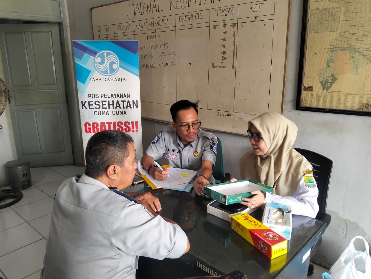 Jasa Raharja Cabang Karawang Gelar Pengobatan Gratis bagi Pengemudi dan Masyarakat di Terminal Tanjungpura