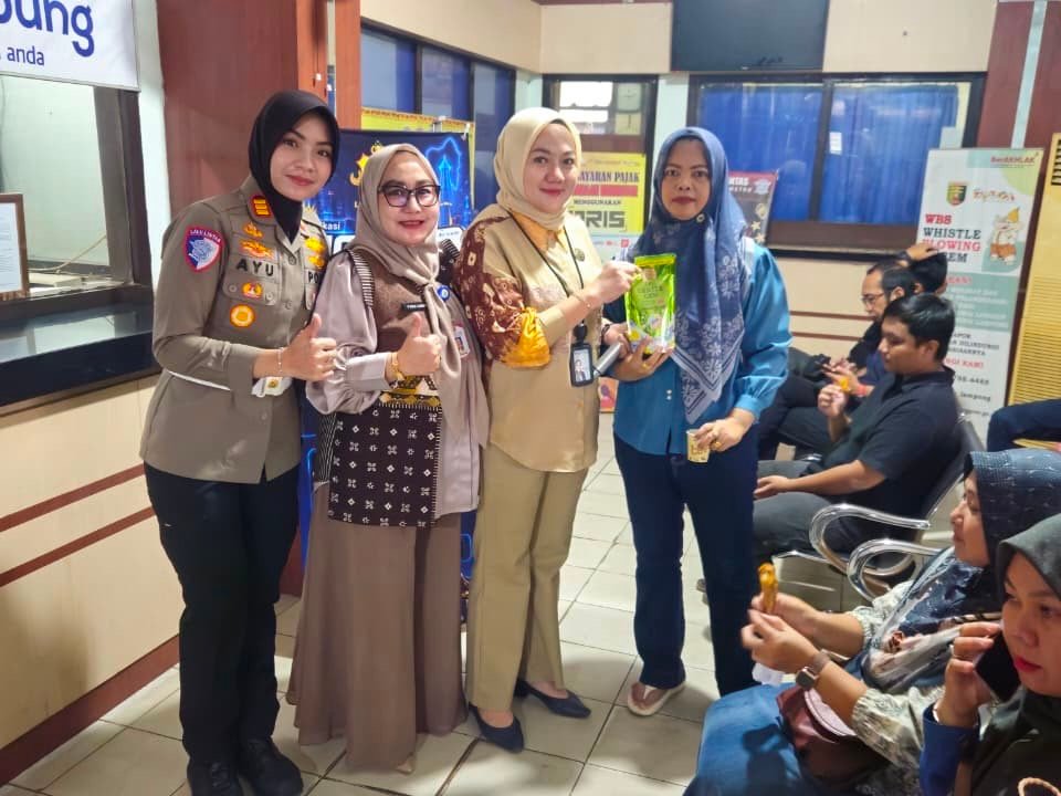 Wujud Apresiasi atas Kepatuhan, Jasa Raharja Metro Berikan Souvenir kepada Wajib Pajak