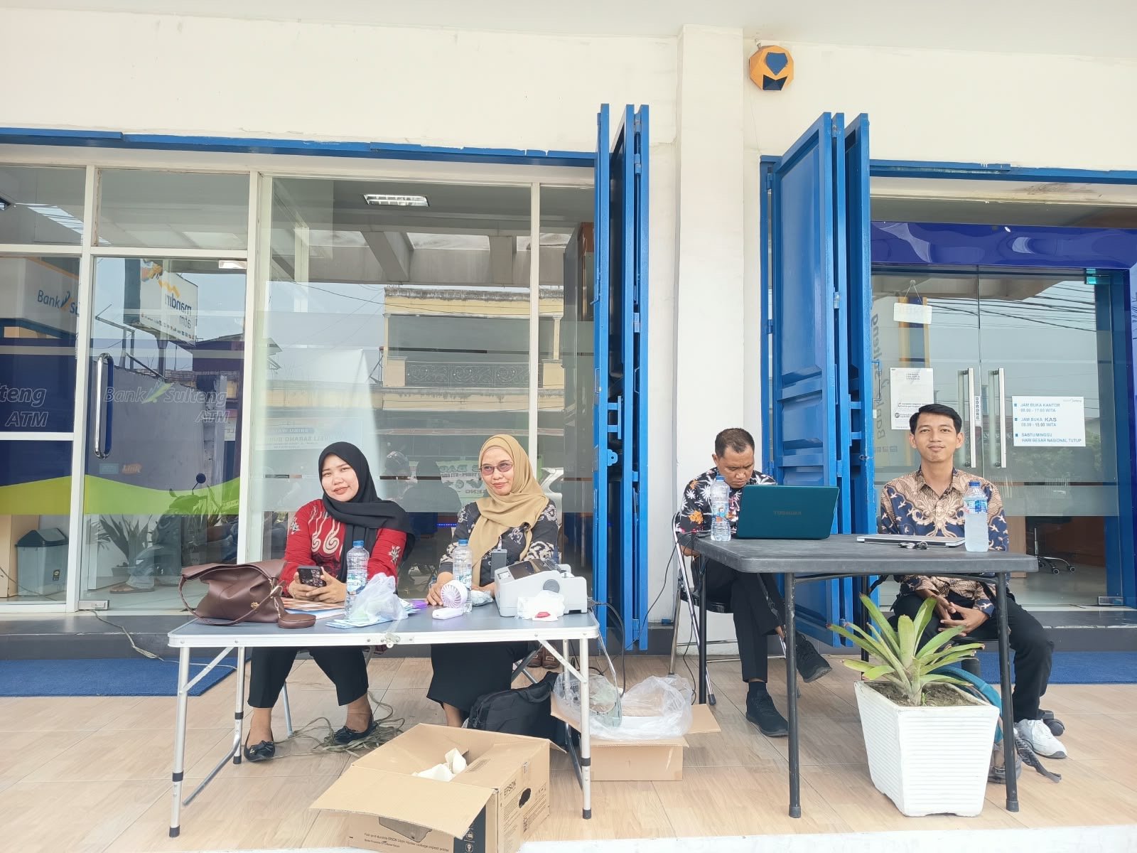 Jasa Raharja Dukung Pelayanan Samsat Keliling di Desa Tolai, Kabupaten Parigi Moutong Jasa Raharja Dukung Pelayanan Samsat Keliling di Desa Tolai, Kabupaten Parigi Moutong