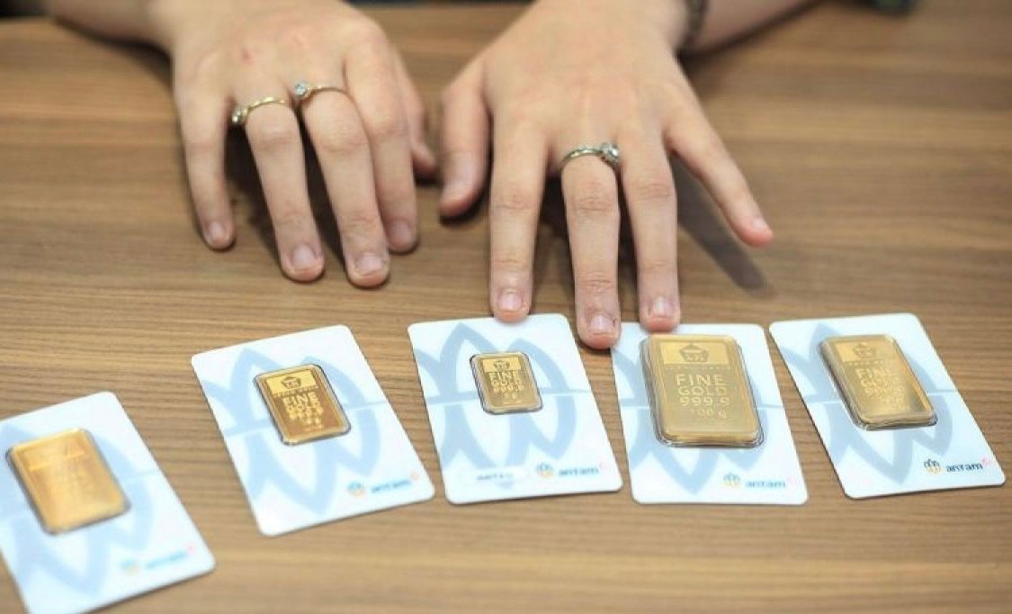 Harga Emas Antam Sabtu Ini Turun Rp2.000 Jadi Rp2,574 Juta per Gram