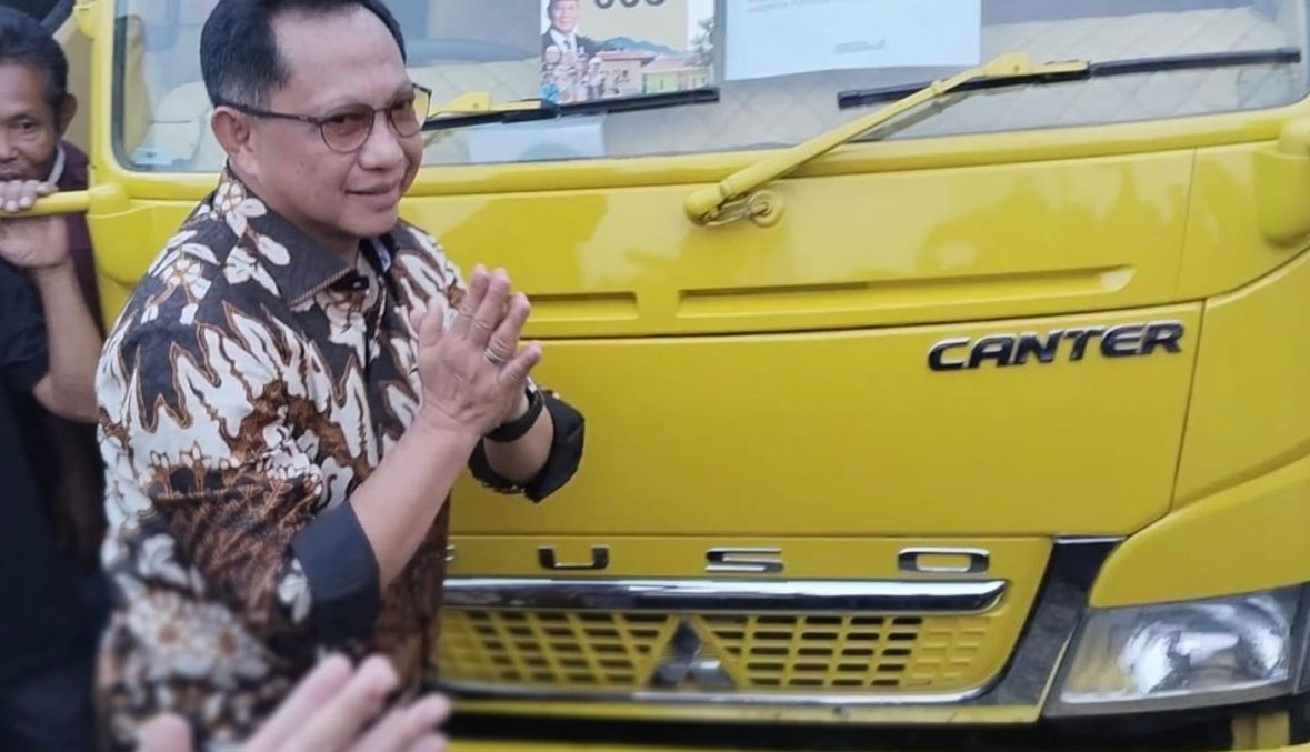 Program Gentengisasi Prabowo Bergulir, 125 Truk Genteng Dilepas Mendagri