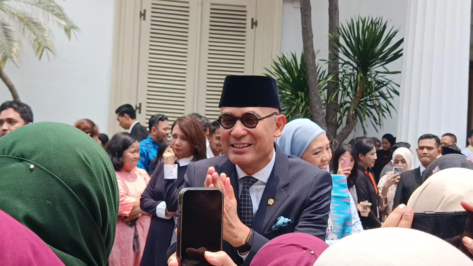 Arrmanatha Nasir Resmi Gantikan Sugiono sebagai Menteri Luar Negeri Arrmanatha Nasir Resmi Gantikan Sugiono sebagai Menteri Luar Negeri