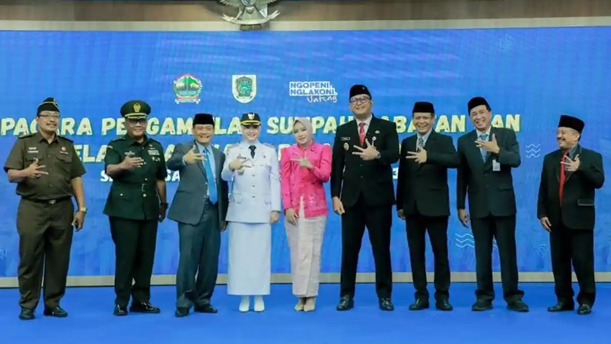 Gubernur Jateng Resmi Lantik Wakil Bupati Klaten, Ini Pesan Pentingnya Gubernur Jateng Resmi Lantik Wakil Bupati Klaten, Ini Pesan Pentingnya