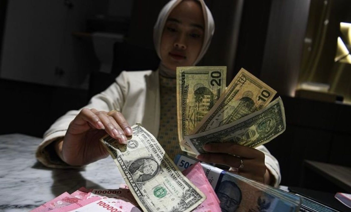 Dolar Menguat, Nilai Tukar Rupiah Dibuka Melemah Hari Ini