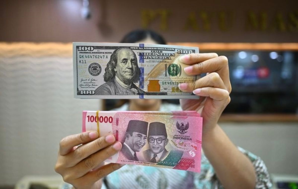 Rupiah Berbalik Menguat Hari Ini, Meski Masih di Level Rp18.000