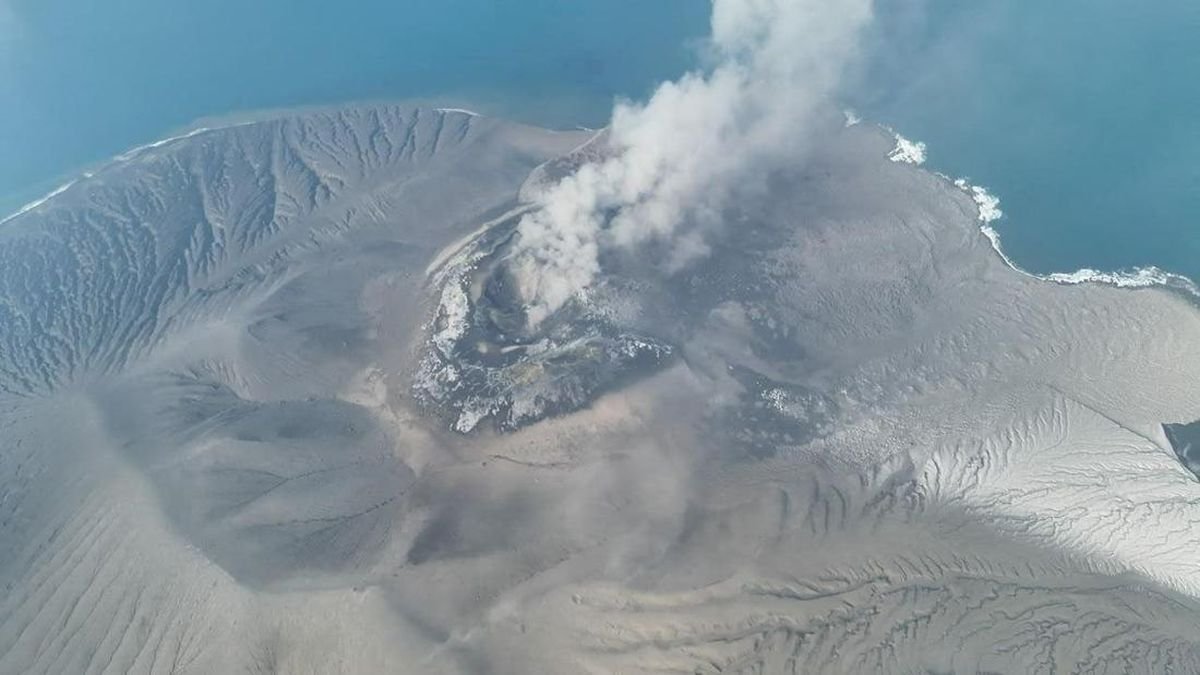 Cegah Bahaya Erupsi, Warga Dilarang Dekati Gunung Anak Krakatau Cegah Bahaya Erupsi, Warga Dilarang Dekati Gunung Anak Krakatau