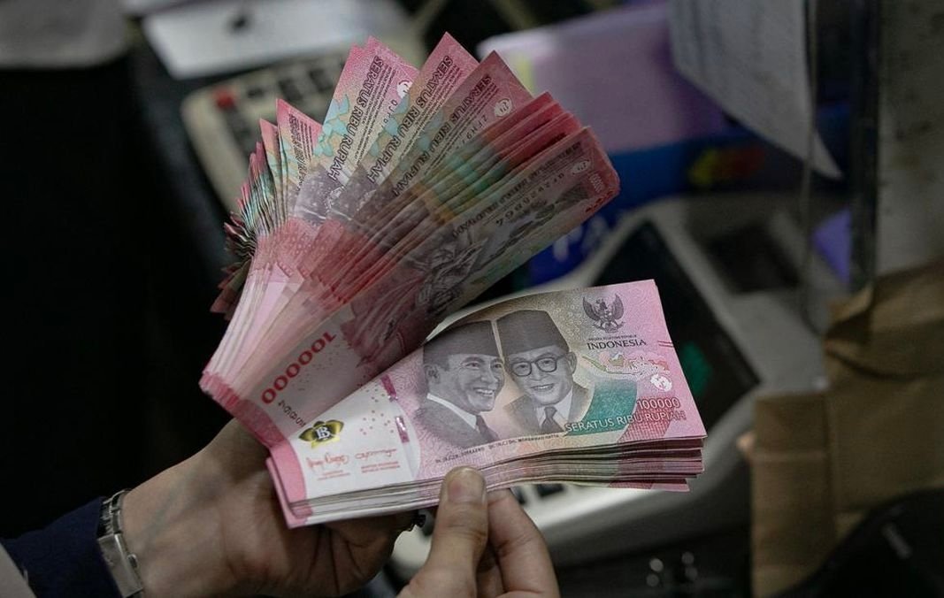 Rupiah Melemah Akibat Serangan terhadap Kilang Minyak Arab Saudi