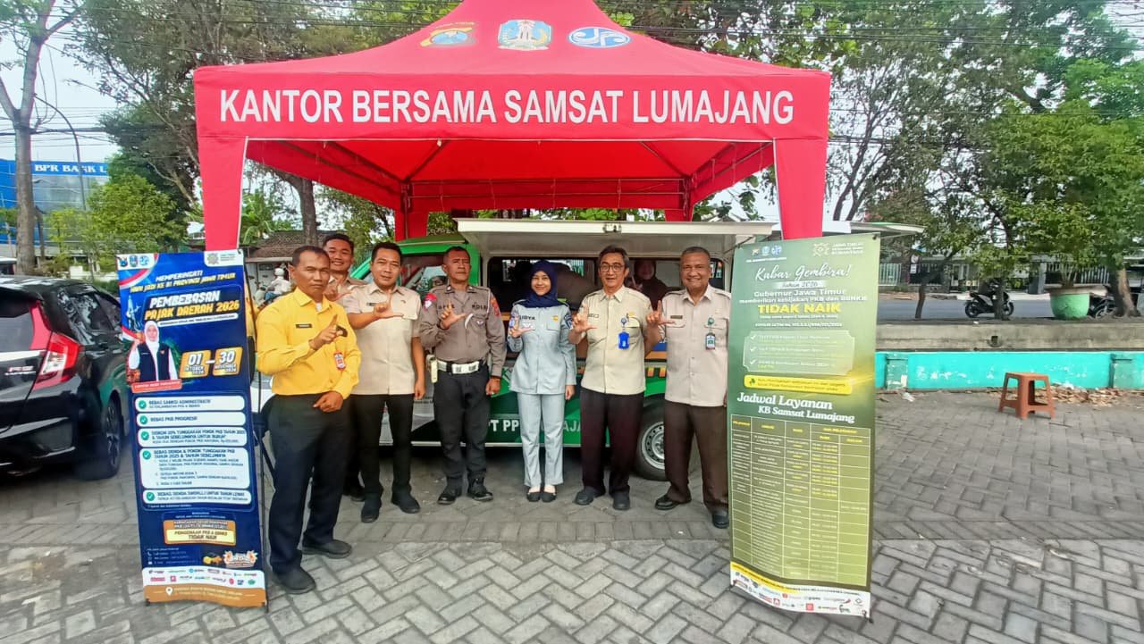 Jasa Raharja dan Tim Pembina Samsat Hadirkan Layanan SAMSON di Stadion Lumajang.