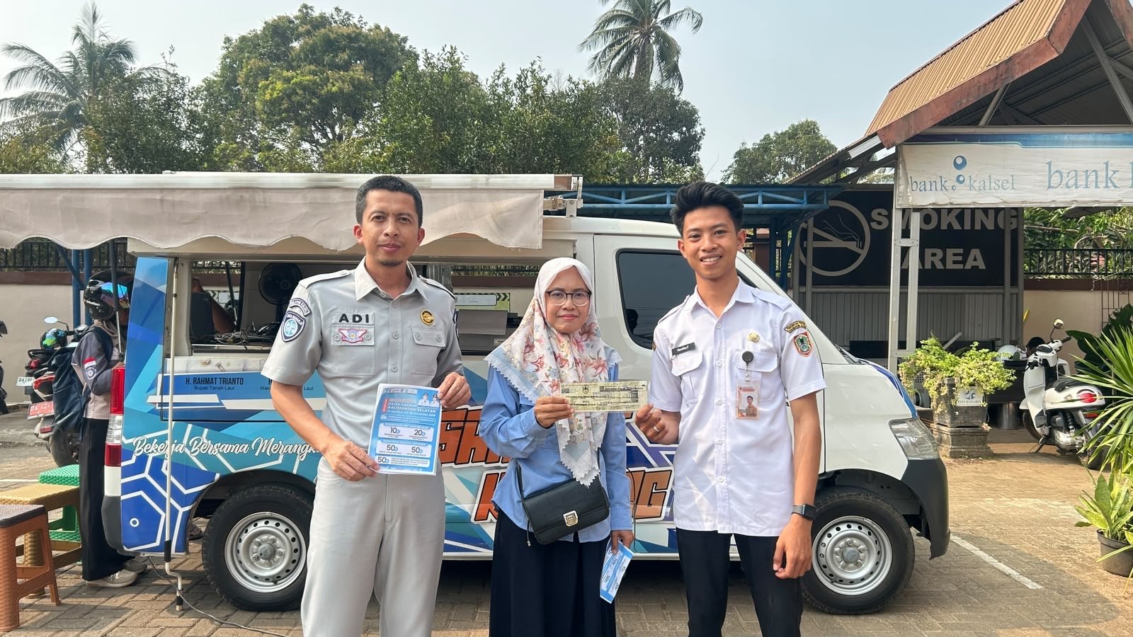 Tim Pembina Samsat Pelaihari Gelar Operasi Gabungan, Ajak Warga Manfaatkan Keringanan Pajak Tim Pembina Samsat Pelaihari Gelar Operasi Gabungan, Ajak Warga Manfaatkan Keringanan Pajak