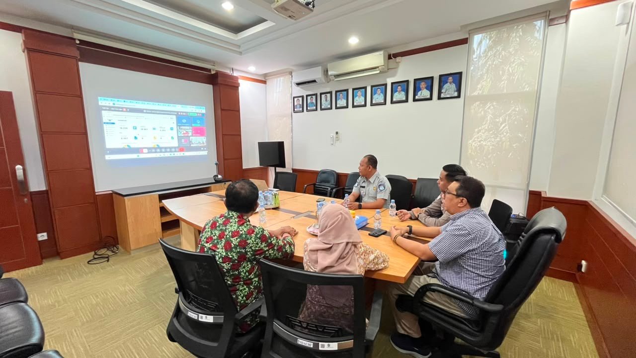 Tim Pembina Samsat Sukoharjo Ikuti Sosialisasi SIGNAL untuk Perkuat Transformasi Digital Pelayanan Pajak Kendaraan Tim Pembina Samsat Sukoharjo Ikuti Sosialisasi SIGNAL untuk Perkuat Transformasi Digital Pelayanan Pajak Kendaraan