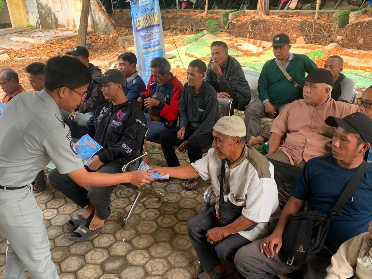 Samsat Desa Bukit Kemuning Perluas Edukasi Program Keringanan Pajak kepada Masyarakat Samsat Desa Bukit Kemuning Perluas Edukasi Program Keringanan Pajak kepada Masyarakat