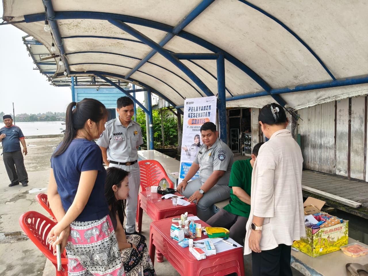 Jasa Raharja Singkawang Gelar Pelayanan Kesehatan Gratis melalui MUKL di Dermaga Pasar Sambas Jasa Raharja Singkawang Gelar Pelayanan Kesehatan Gratis melalui MUKL di Dermaga Pasar Sambas